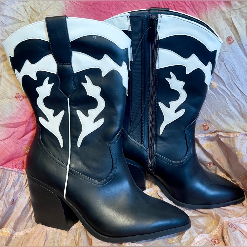 Torrid size 10.5 XXWide calf cowboy boots